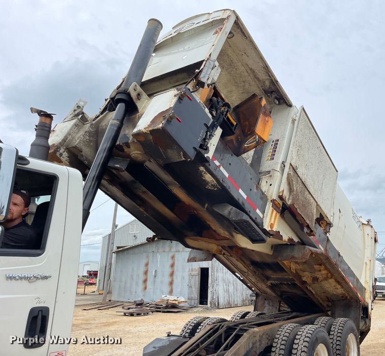image for item OH9026 2009 International  7400 refuse truck