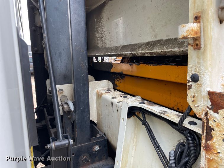 image for item OH9026 2009 International  7400 refuse truck