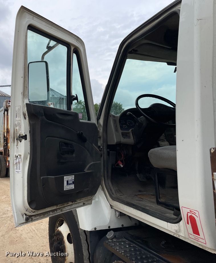 image for item OH9026 2009 International  7400 refuse truck
