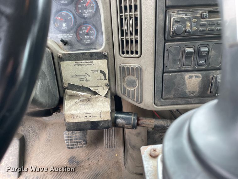 image for item OH9026 2009 International  7400 refuse truck