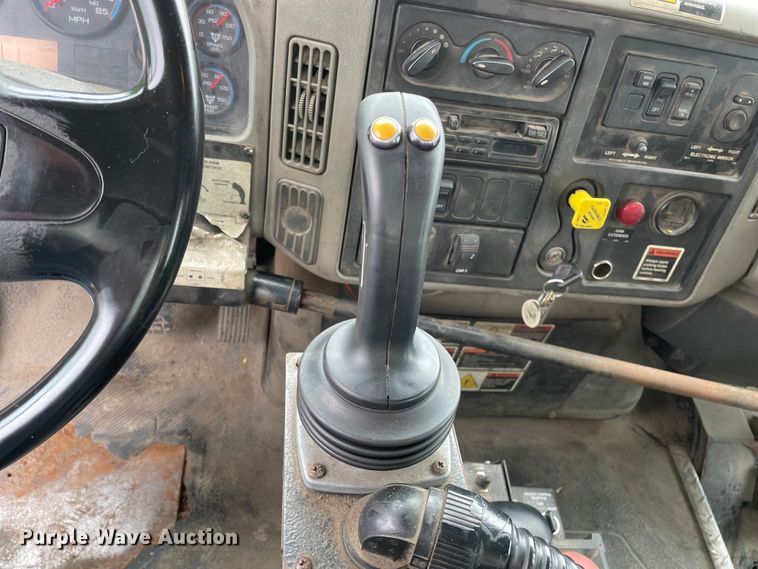 image for item OH9026 2009 International  7400 refuse truck