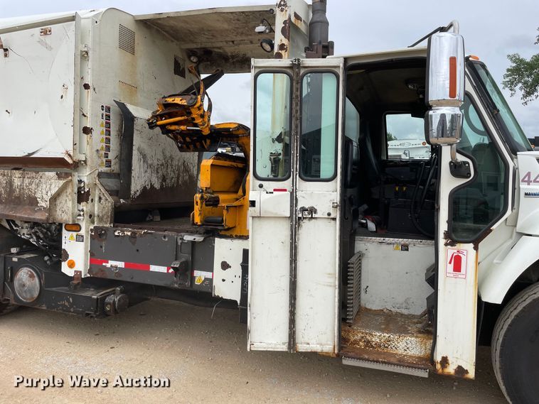 image for item OH9026 2009 International  7400 refuse truck