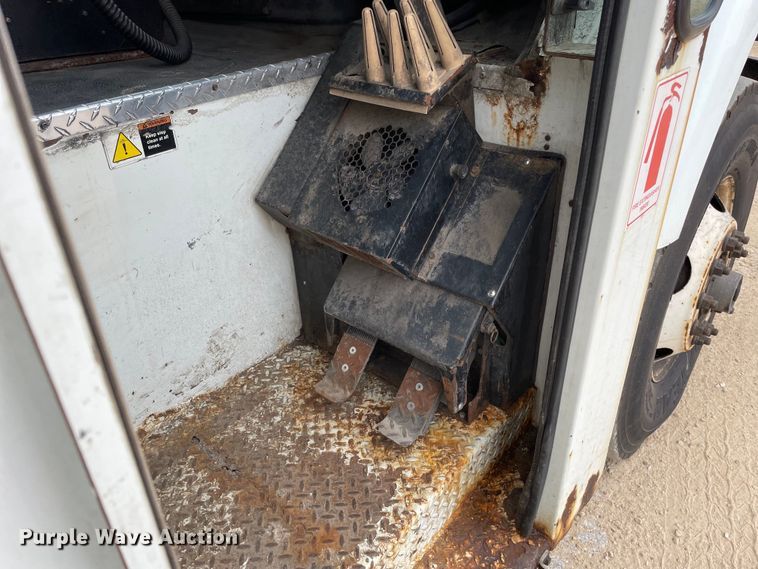 image for item OH9026 2009 International  7400 refuse truck