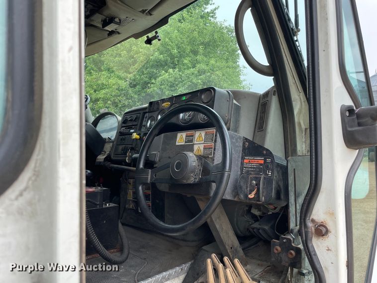 image for item OH9026 2009 International  7400 refuse truck