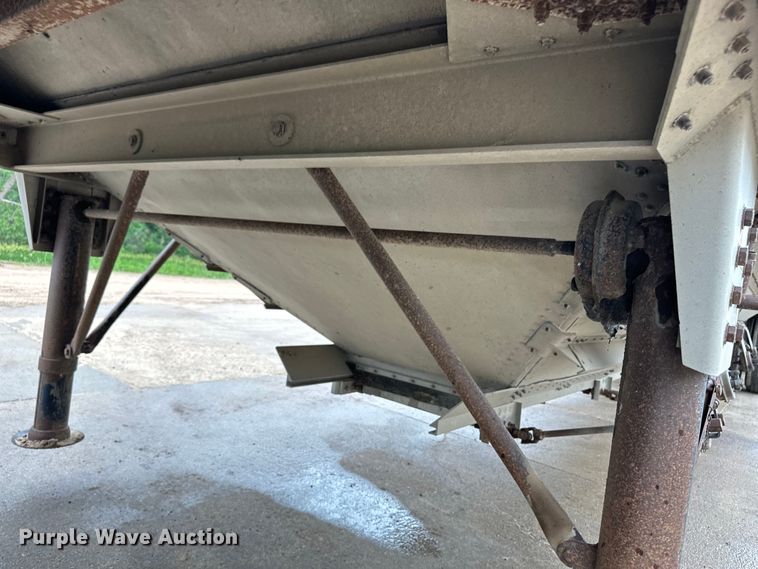 image for item OI9209 1999 Timpte grain trailer