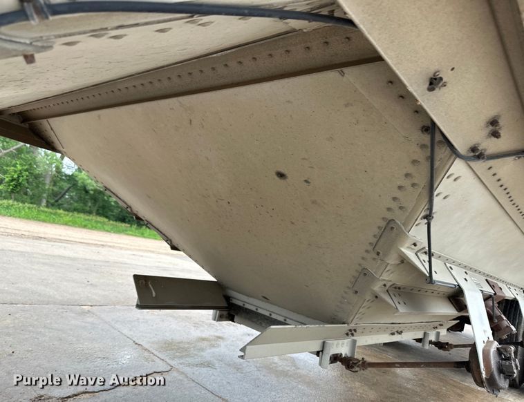 image for item OI9209 1999 Timpte grain trailer