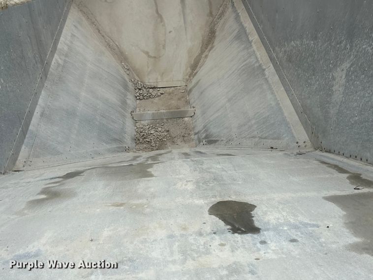 image for item OI9209 1999 Timpte grain trailer