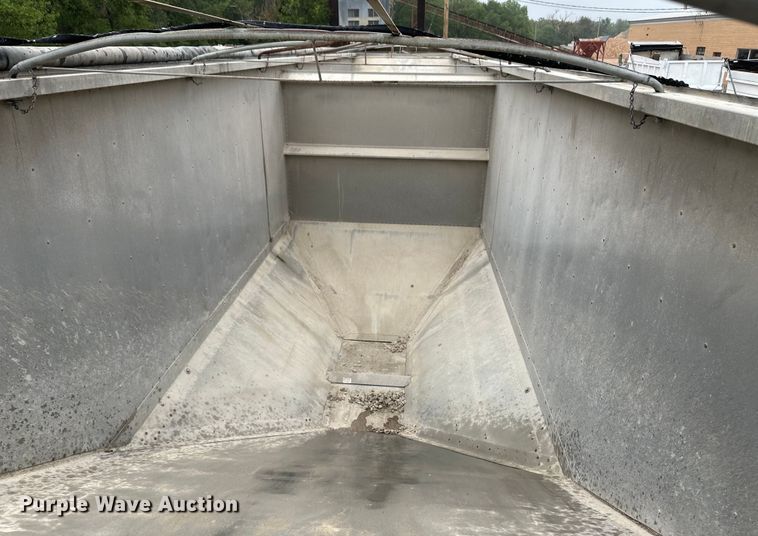 image for item OI9209 1999 Timpte grain trailer