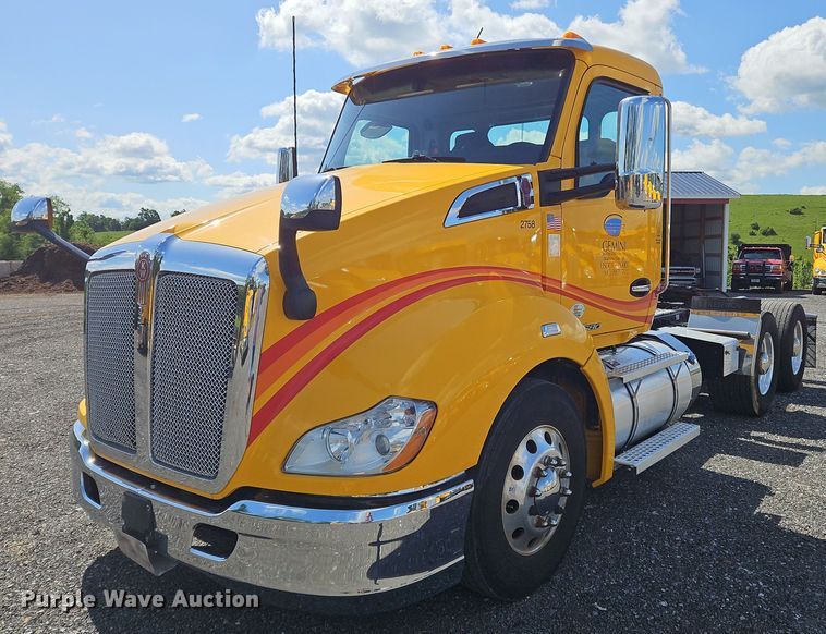 image for item OK9897 2020 Kenworth T680 semi truck