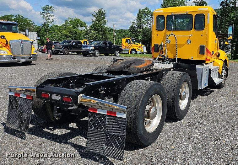 image for item OK9897 2020 Kenworth T680 semi truck