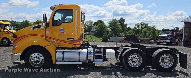 image for item OK9897 2020 Kenworth T680 semi truck
