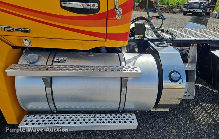 image for item OK9897 2020 Kenworth T680 semi truck