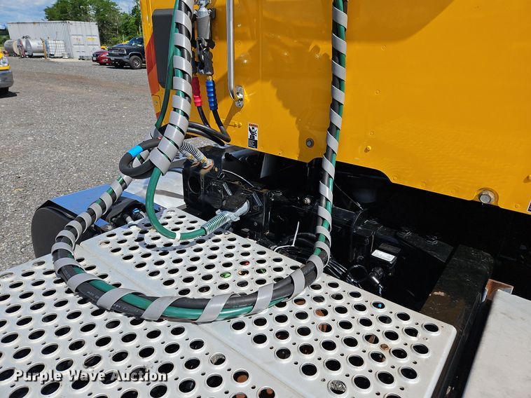 image for item OK9897 2020 Kenworth T680 semi truck