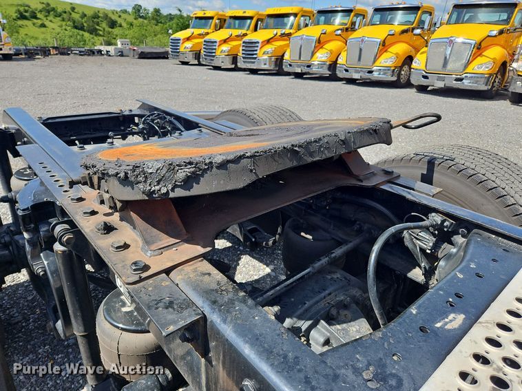 image for item OK9897 2020 Kenworth T680 semi truck