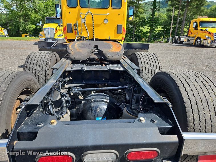 image for item OK9897 2020 Kenworth T680 semi truck