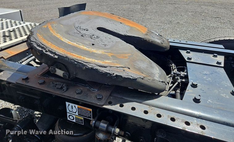 image for item OK9897 2020 Kenworth T680 semi truck