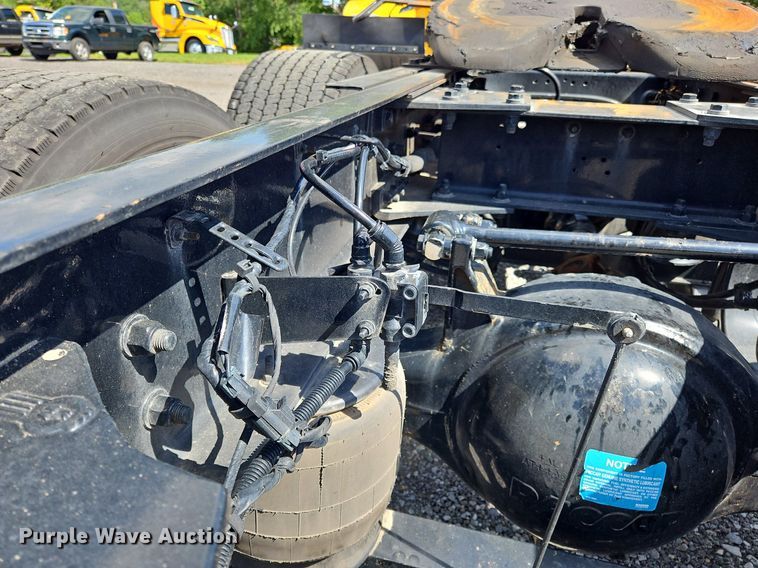 image for item OK9897 2020 Kenworth T680 semi truck