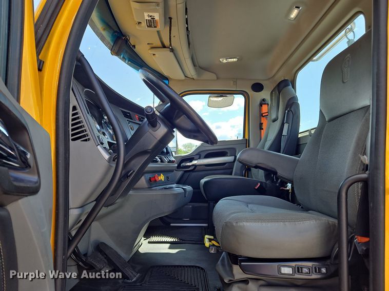 image for item OK9897 2020 Kenworth T680 semi truck