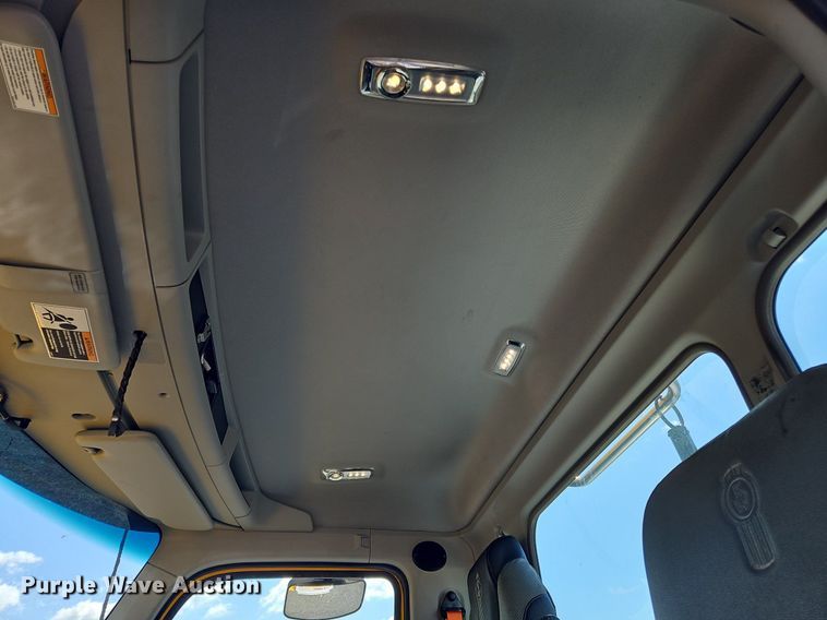 image for item OK9897 2020 Kenworth T680 semi truck