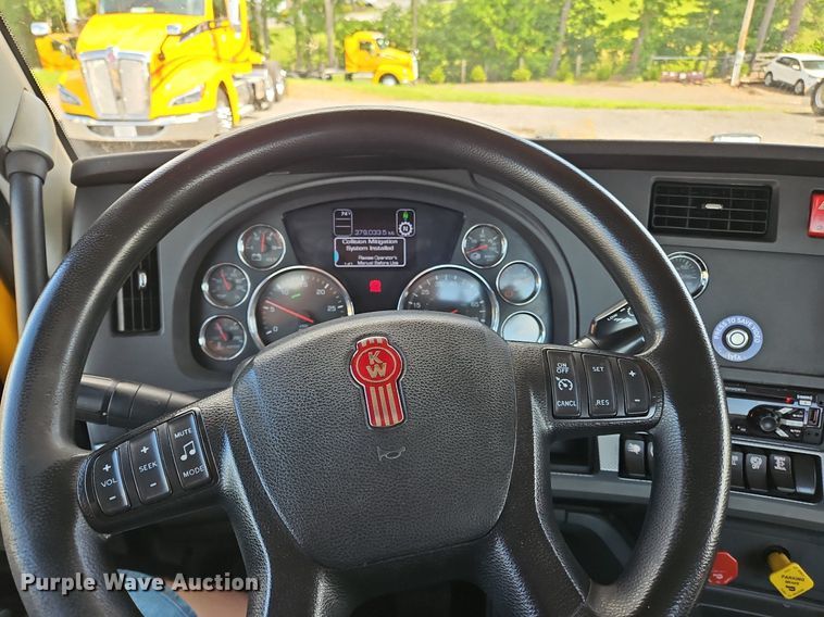 image for item OK9897 2020 Kenworth T680 semi truck