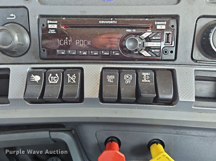 image for item OK9897 2020 Kenworth T680 semi truck