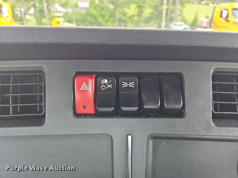 image for item OK9897 2020 Kenworth T680 semi truck