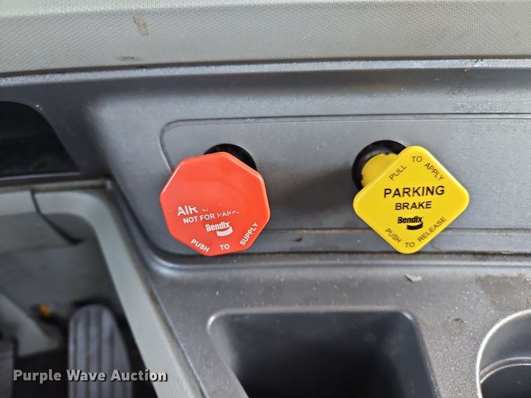 image for item OK9897 2020 Kenworth T680 semi truck