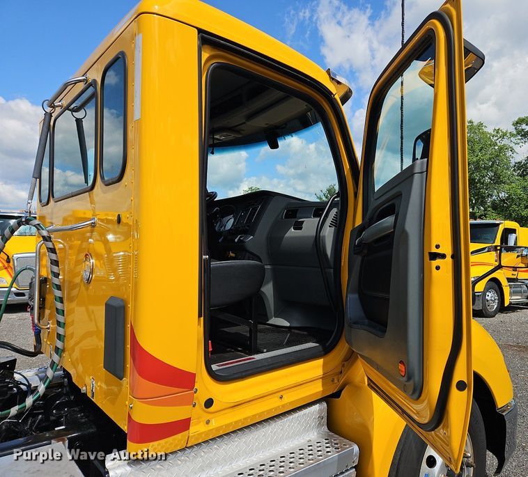 image for item OK9897 2020 Kenworth T680 semi truck