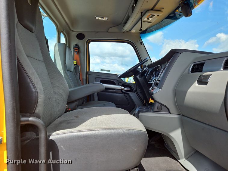 image for item OK9897 2020 Kenworth T680 semi truck