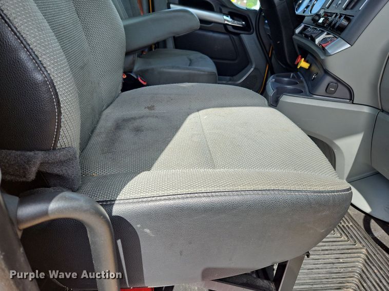 image for item OK9897 2020 Kenworth T680 semi truck