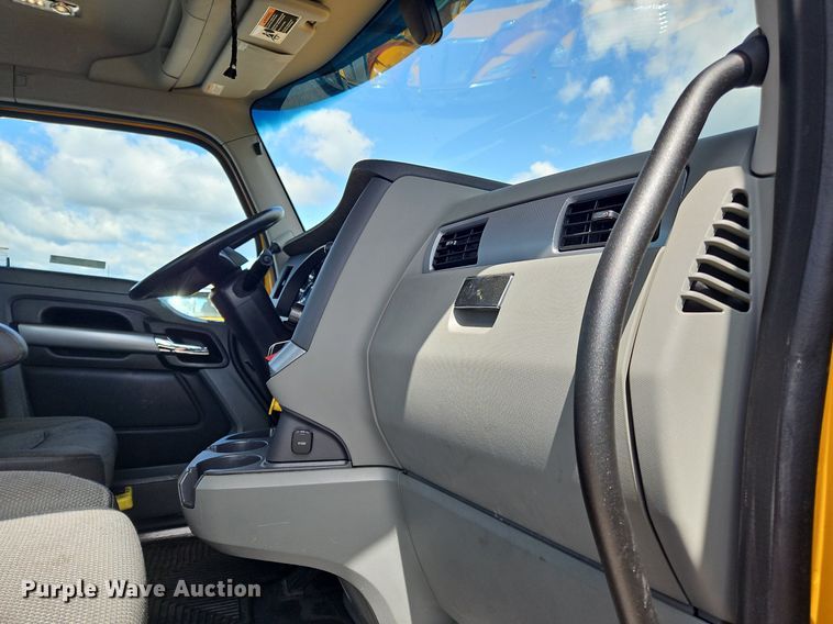 image for item OK9897 2020 Kenworth T680 semi truck