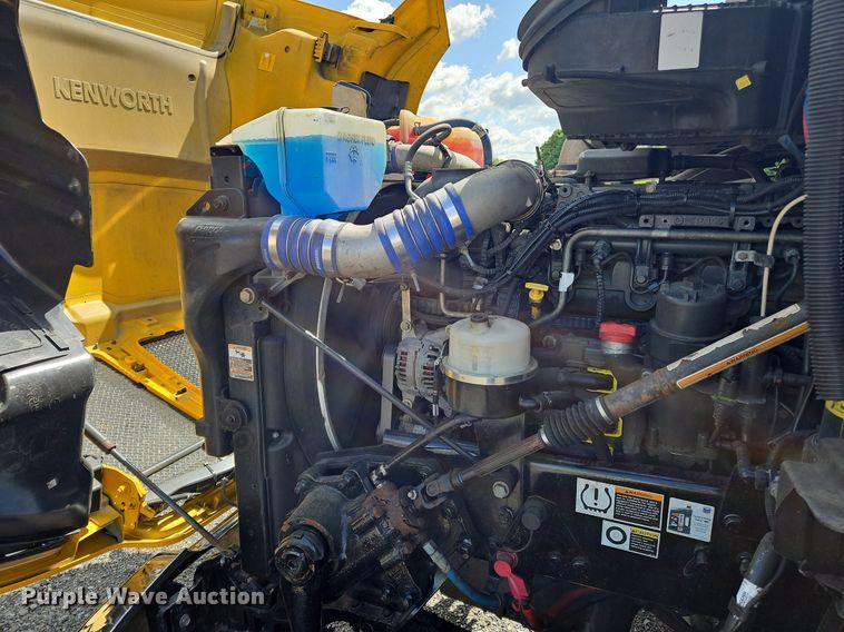 image for item OK9897 2020 Kenworth T680 semi truck