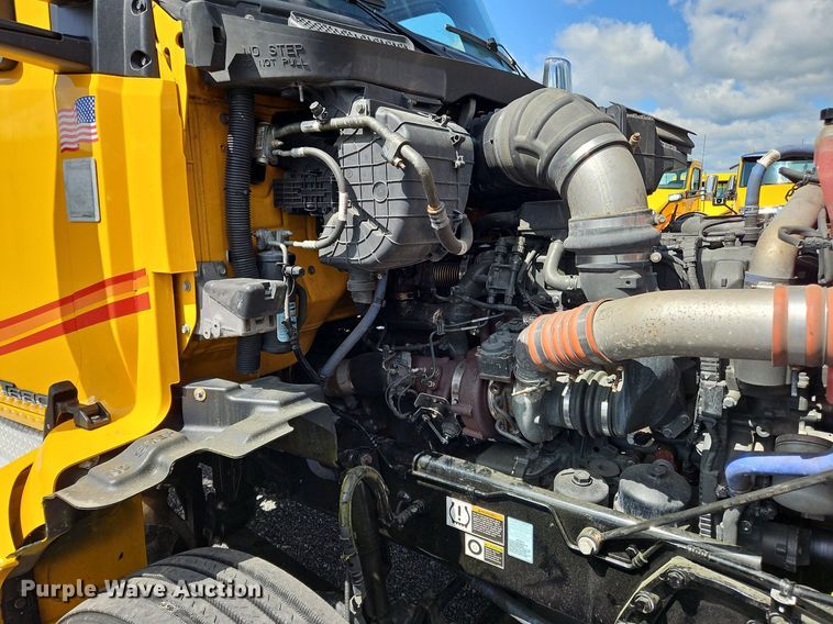 image for item OK9897 2020 Kenworth T680 semi truck