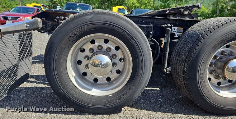 image for item OK9897 2020 Kenworth T680 semi truck