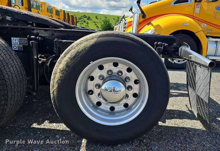 image for item OK9897 2020 Kenworth T680 semi truck