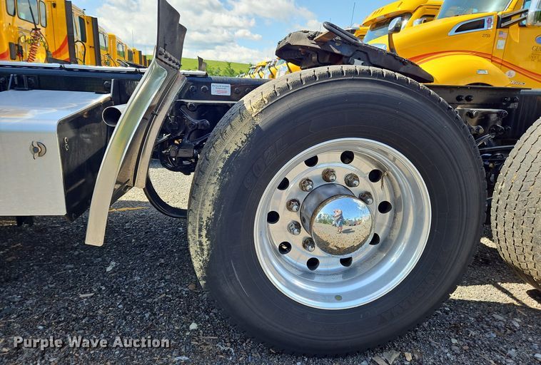 image for item OK9897 2020 Kenworth T680 semi truck