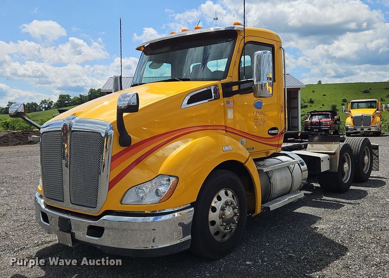 image for item OK9901 2020 Kenworth  T680 semi truck