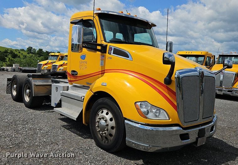 image for item OK9901 2020 Kenworth  T680 semi truck