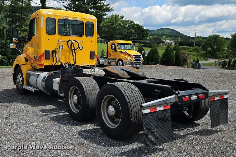 image for item OK9901 2020 Kenworth  T680 semi truck