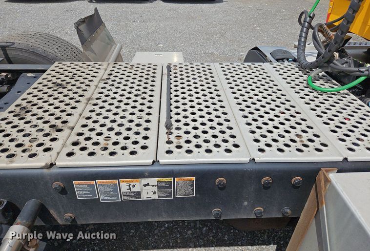 image for item OK9901 2020 Kenworth  T680 semi truck