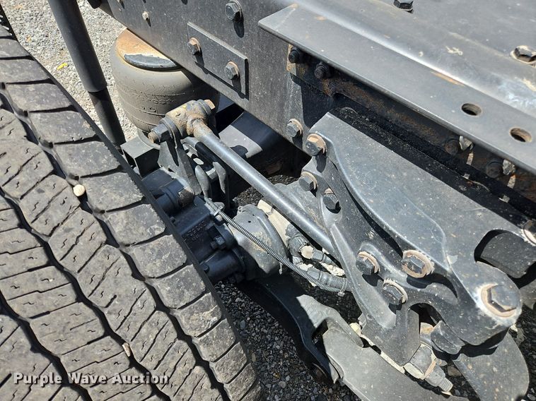 image for item OK9901 2020 Kenworth  T680 semi truck