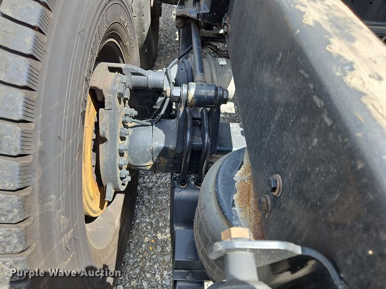 image for item OK9901 2020 Kenworth  T680 semi truck