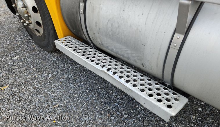 image for item OK9901 2020 Kenworth  T680 semi truck