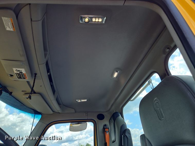 image for item OK9901 2020 Kenworth  T680 semi truck