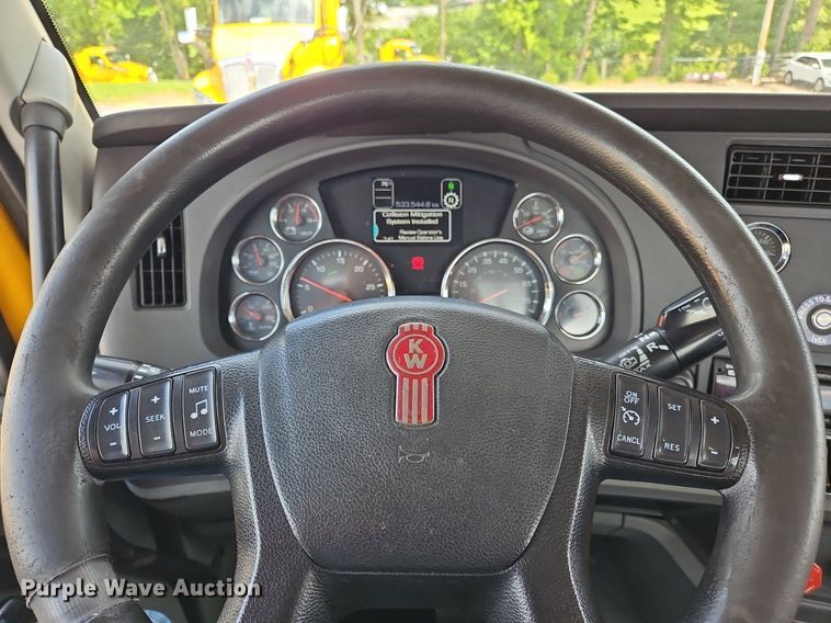 image for item OK9901 2020 Kenworth  T680 semi truck