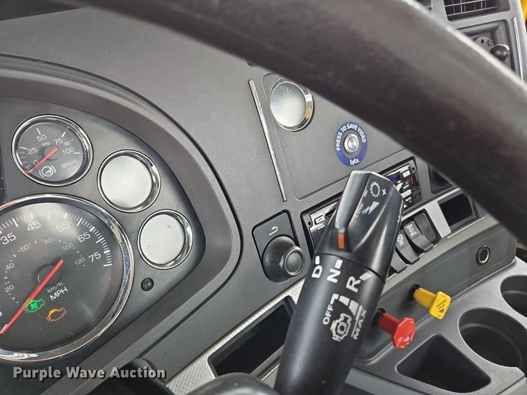 image for item OK9901 2020 Kenworth  T680 semi truck