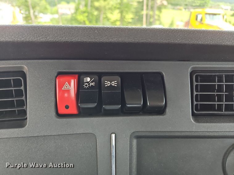 image for item OK9901 2020 Kenworth  T680 semi truck