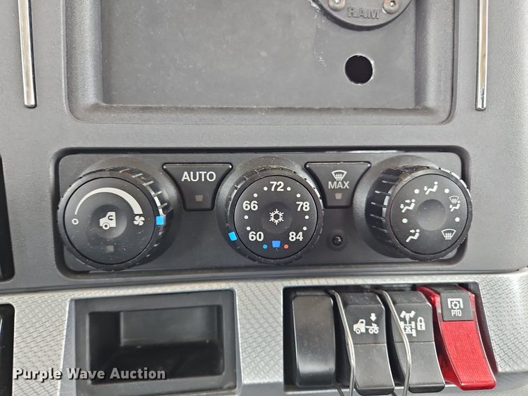 image for item OK9901 2020 Kenworth  T680 semi truck