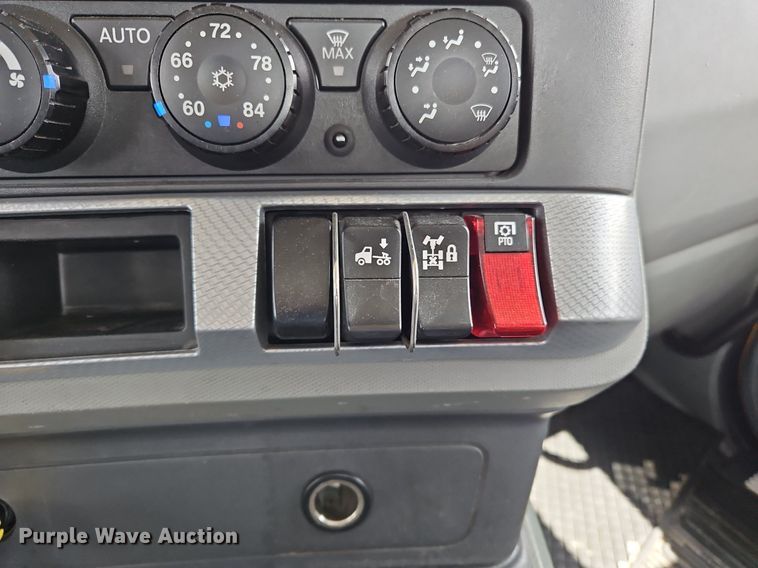 image for item OK9901 2020 Kenworth  T680 semi truck