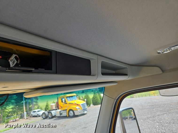 image for item OK9901 2020 Kenworth  T680 semi truck